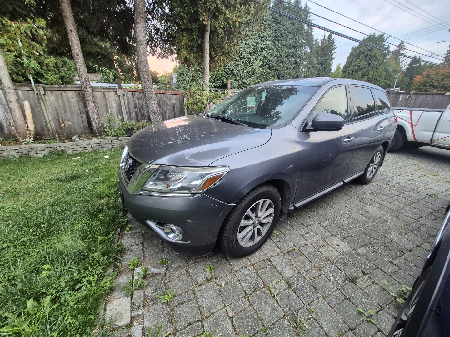 2016 Grey Nissan Pathfinder SUV