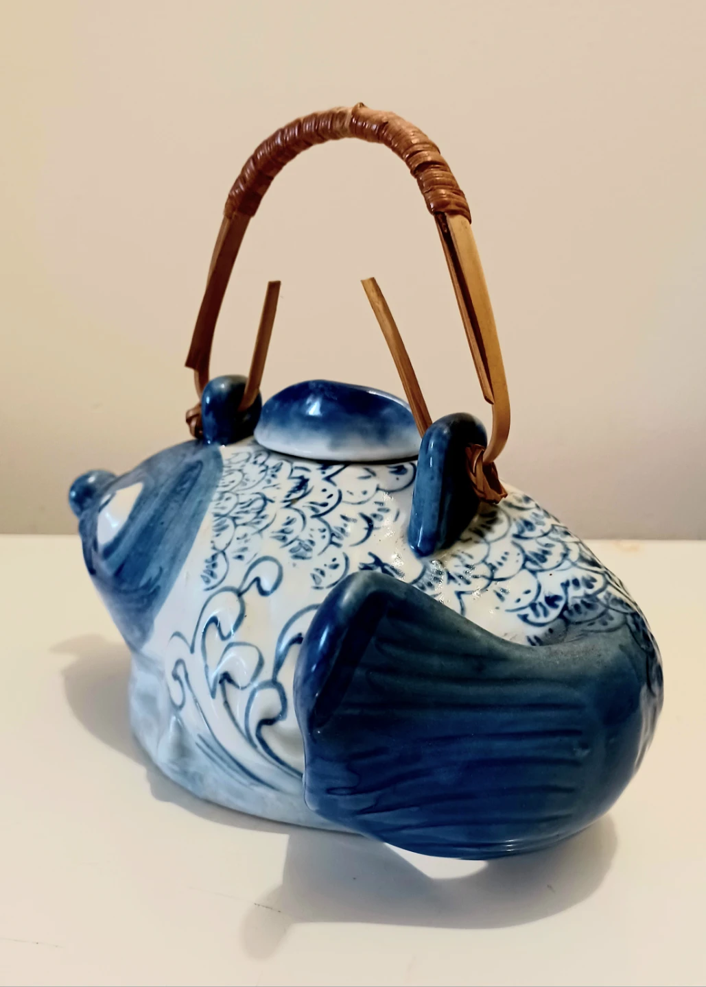 Vtg.Hand Painted Ceramic Koi Fish Teapot - photo 2