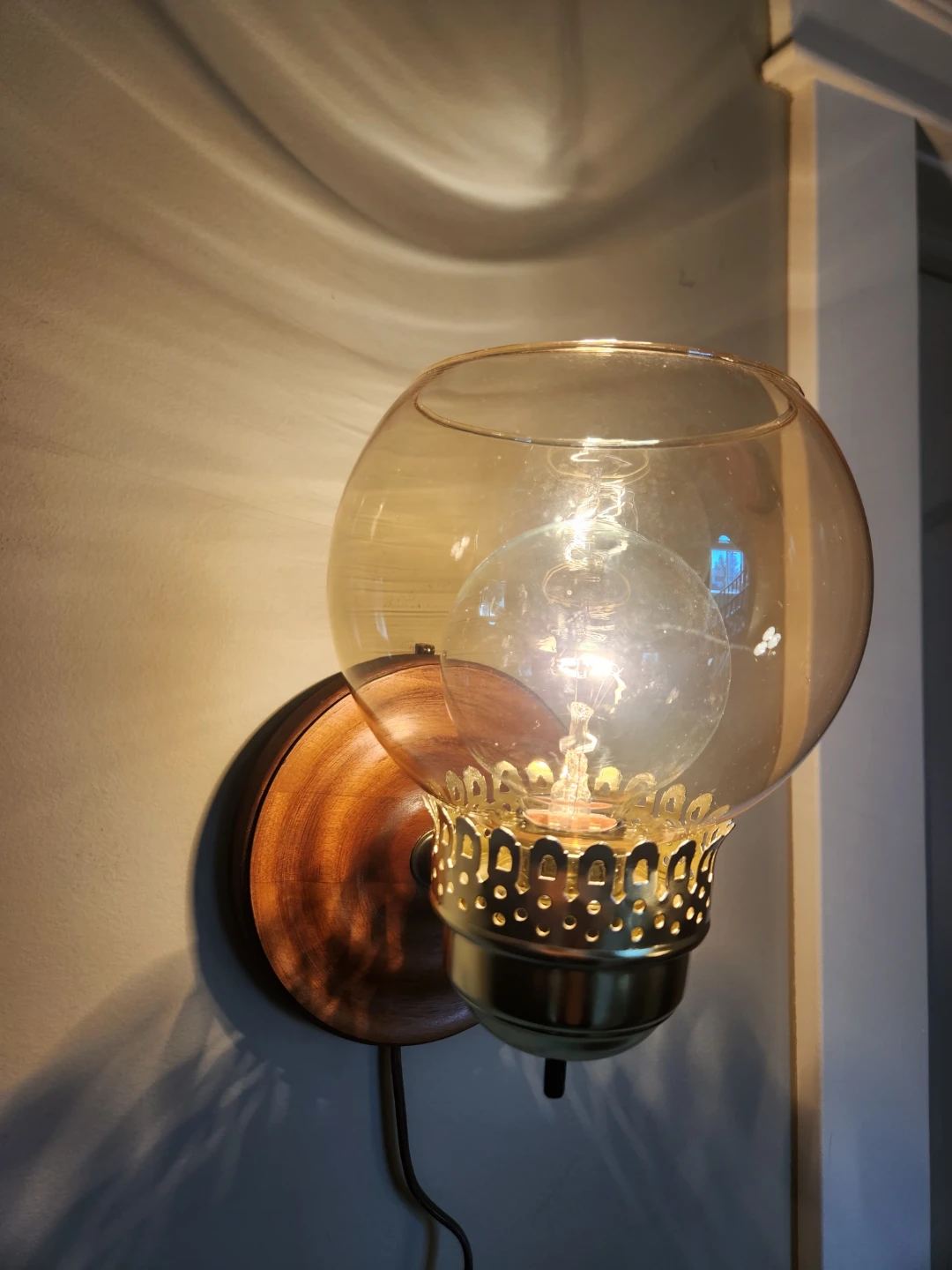 SUPER 70s Amber Glass Sconce Lamp with wall plug in - photo 4