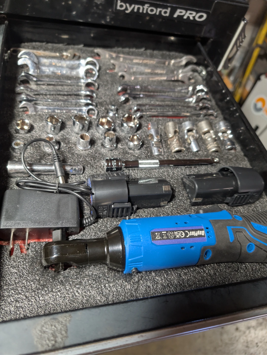 Husky and Bynford Pro Tool Chests,Will sell tools separately - photo 5