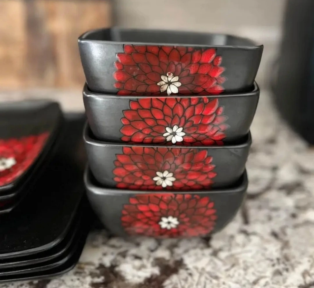 Set of 4 Black Square Plates with Red Flower Design - photo 2