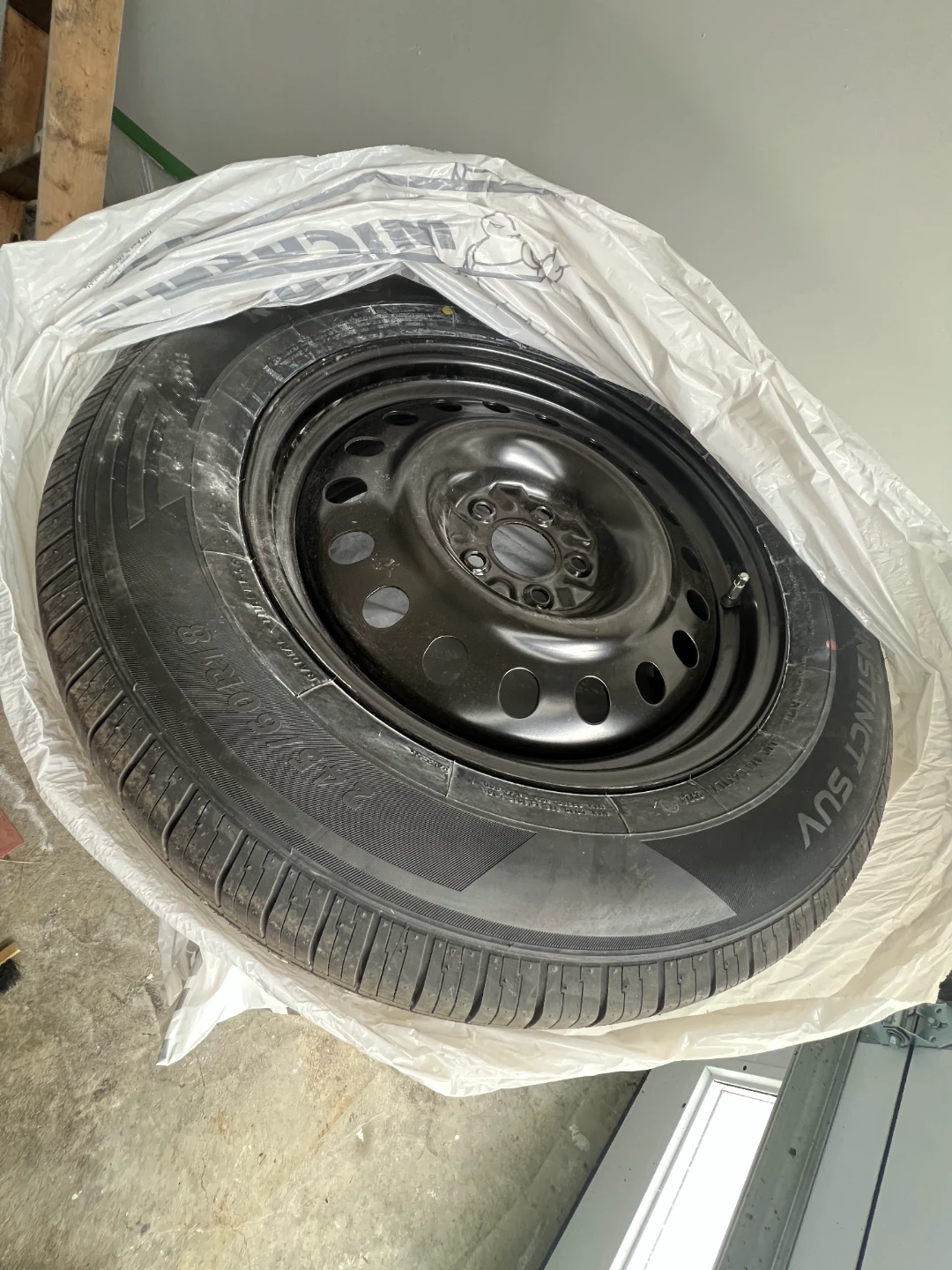 ROVELO INSTINCT 245/60R18 Tire & Rims - photo 3