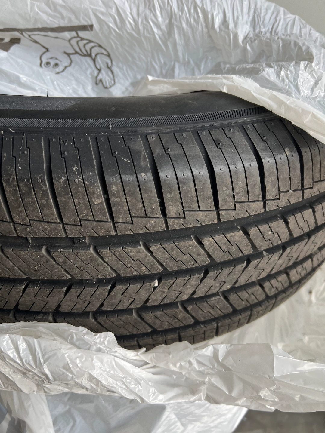 ROVELO INSTINCT 245/60R18 Tire & Rims - photo 4