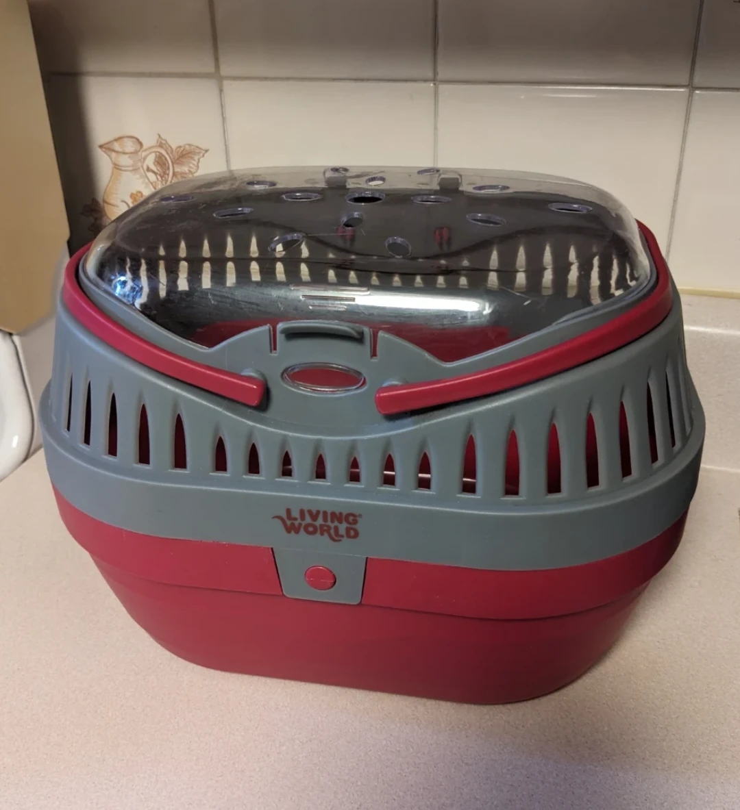 Living World Pet Carrier - Red & Grey