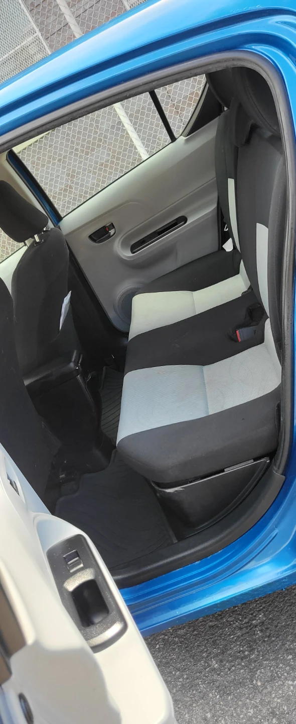 Blue Toyota Prius C - photo 3