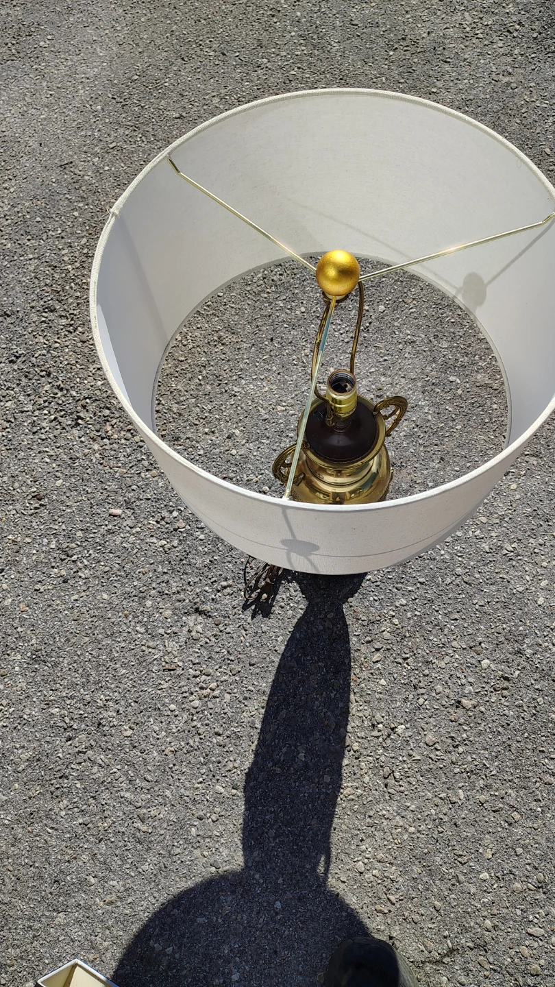 Vintage Brass Table Lamp with Decorative Urn Base - photo 3