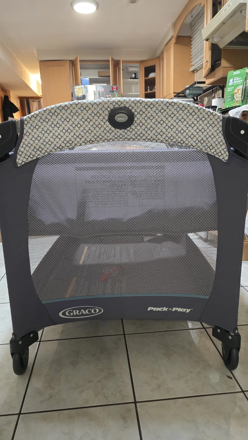 2-in-1 Graco Pack 'n Play Portable Playard and bassinet - photo 3