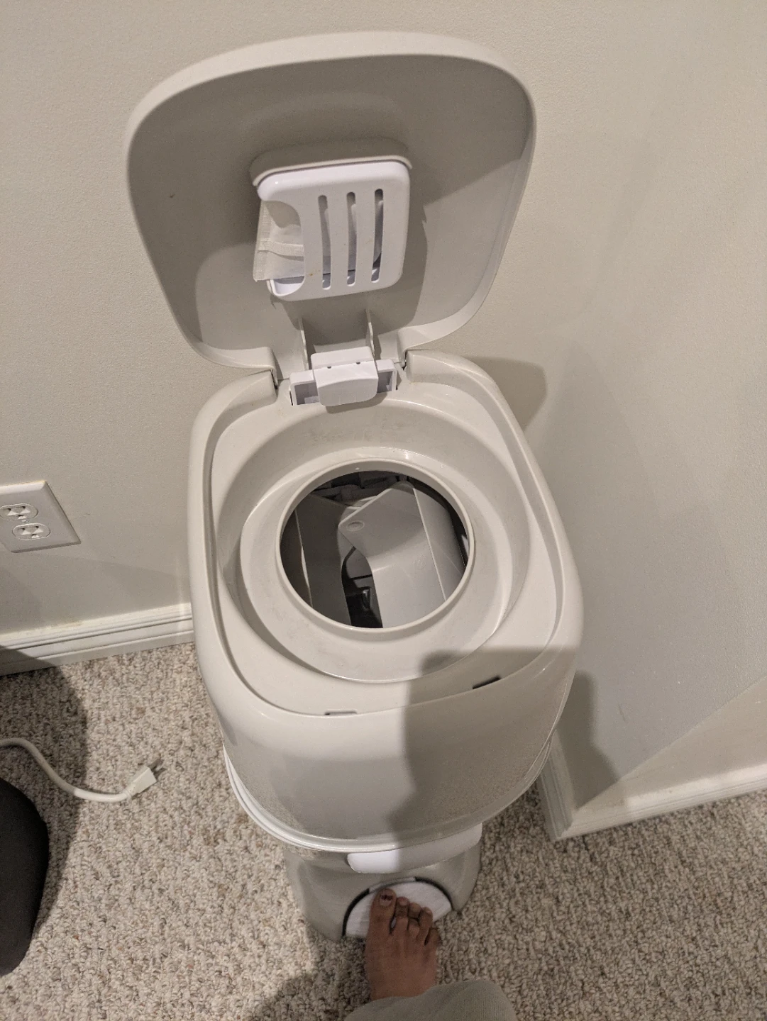 Diaper pail with one refill