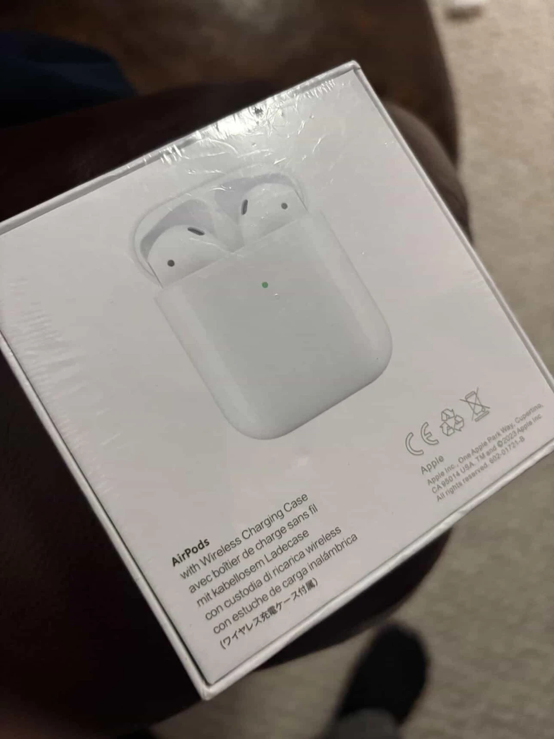 Apple AirPods with Wireless Charging Case - photo 2