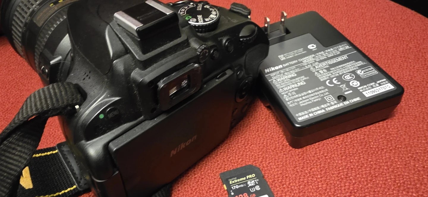 Nikon D5100 with 18-200 lens - photo 2