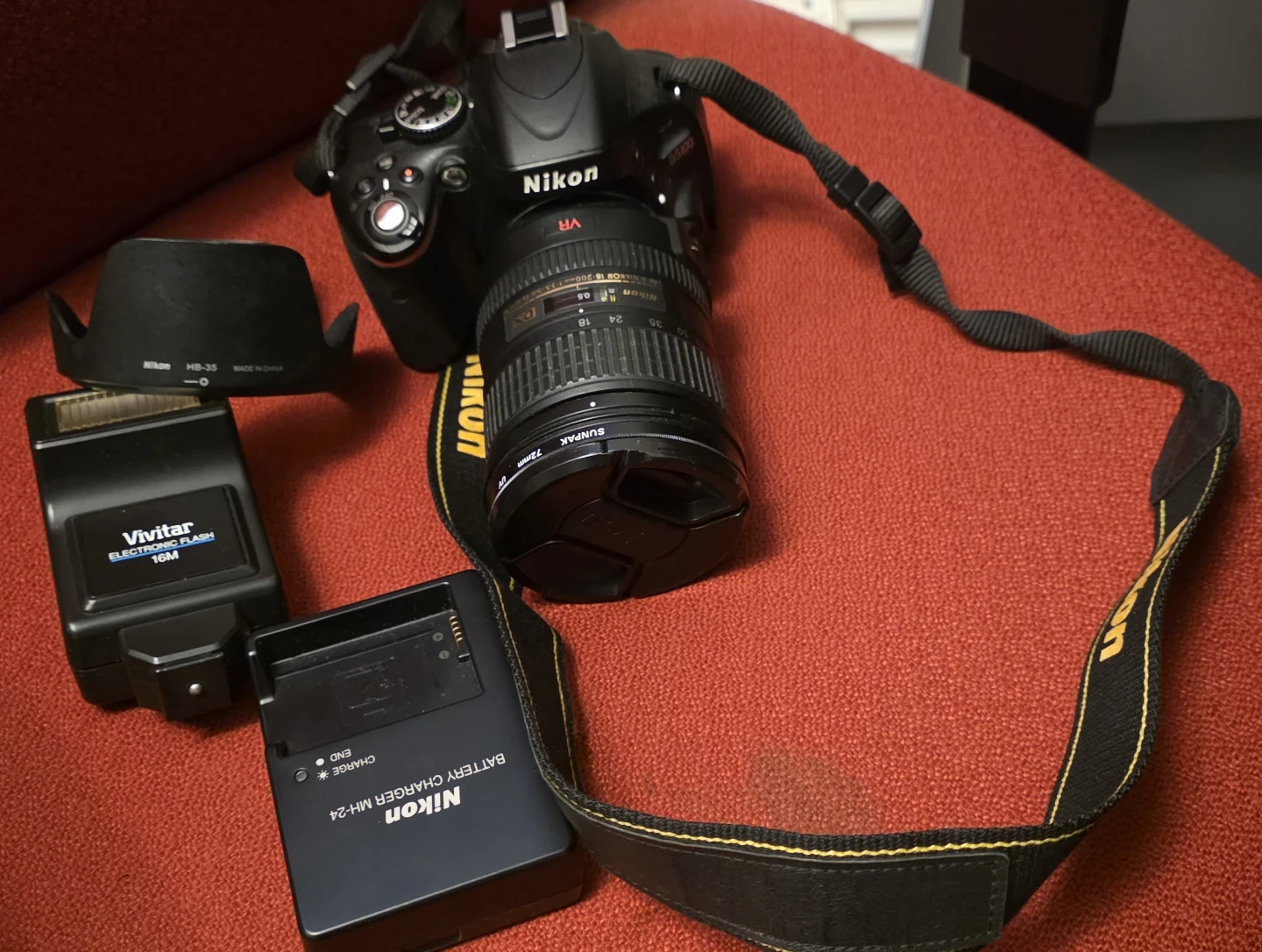 Nikon D5100 with 18-200 lens - photo 3