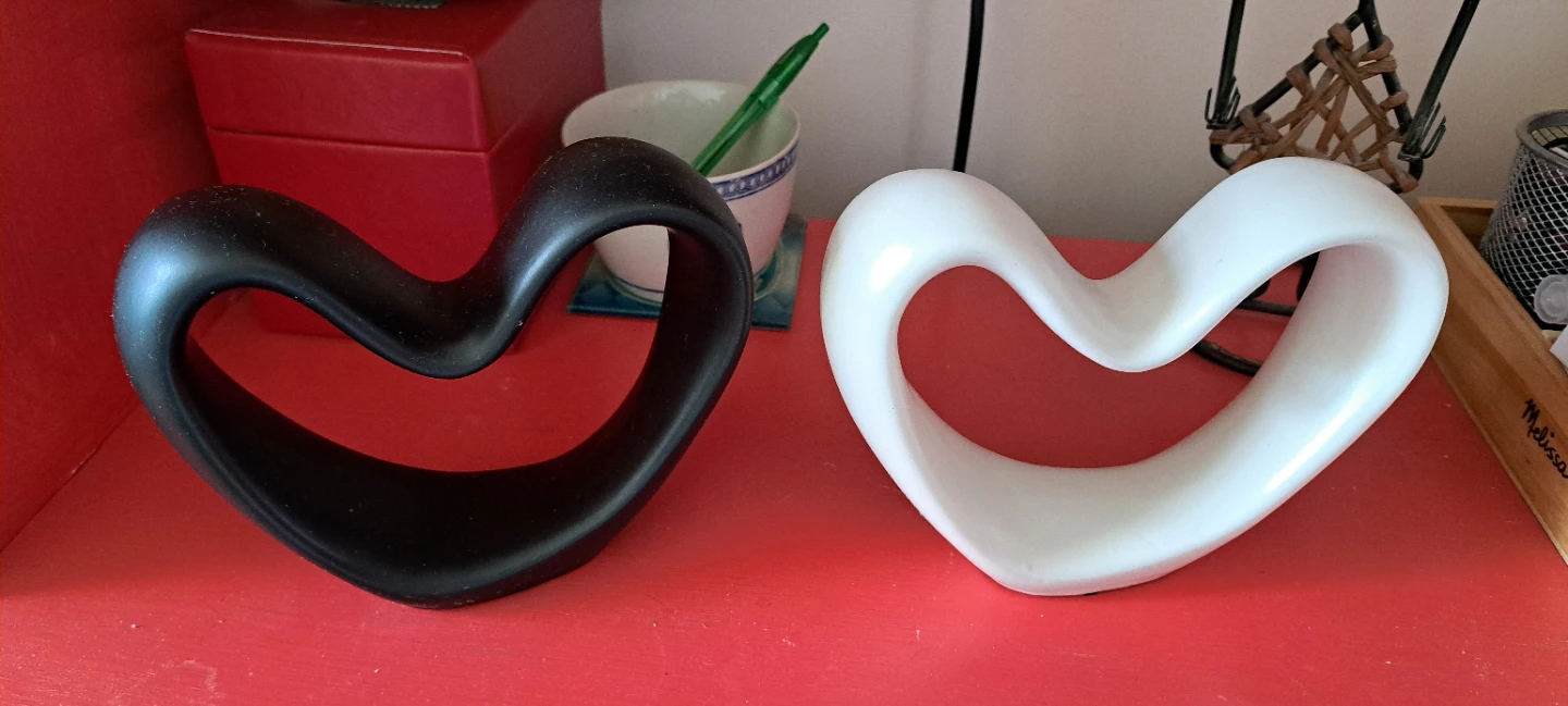 Heart-shaped decorative objects (black and white) - photo 2