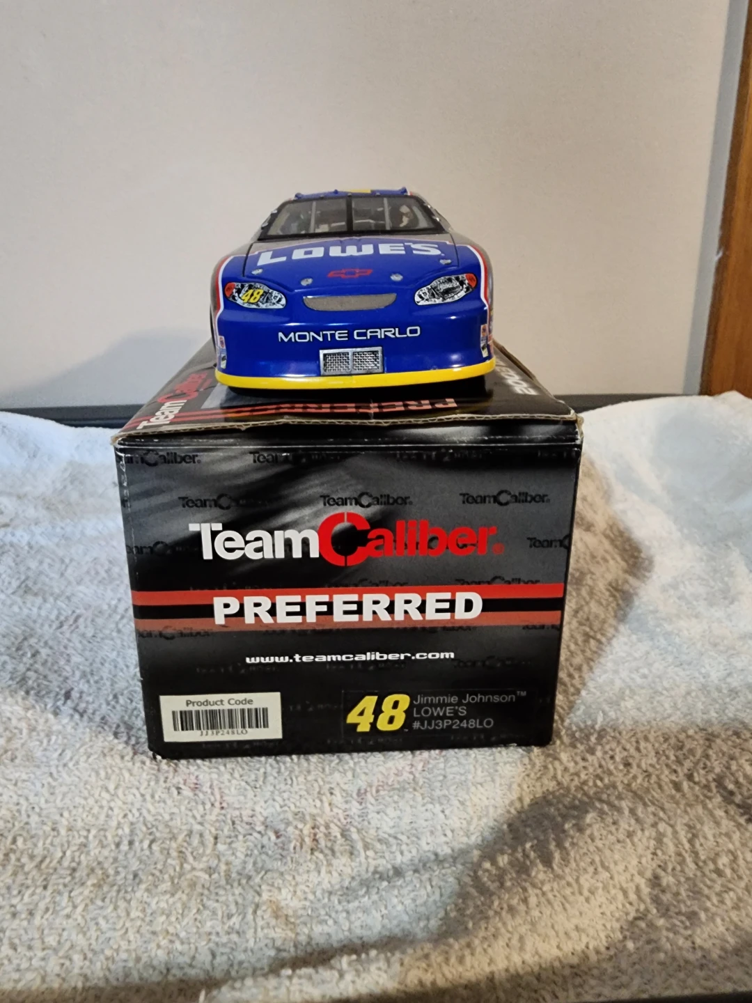 Team Caliber 1:24 Jimmie Johnson Lowe's Die-Cast Car - photo 2