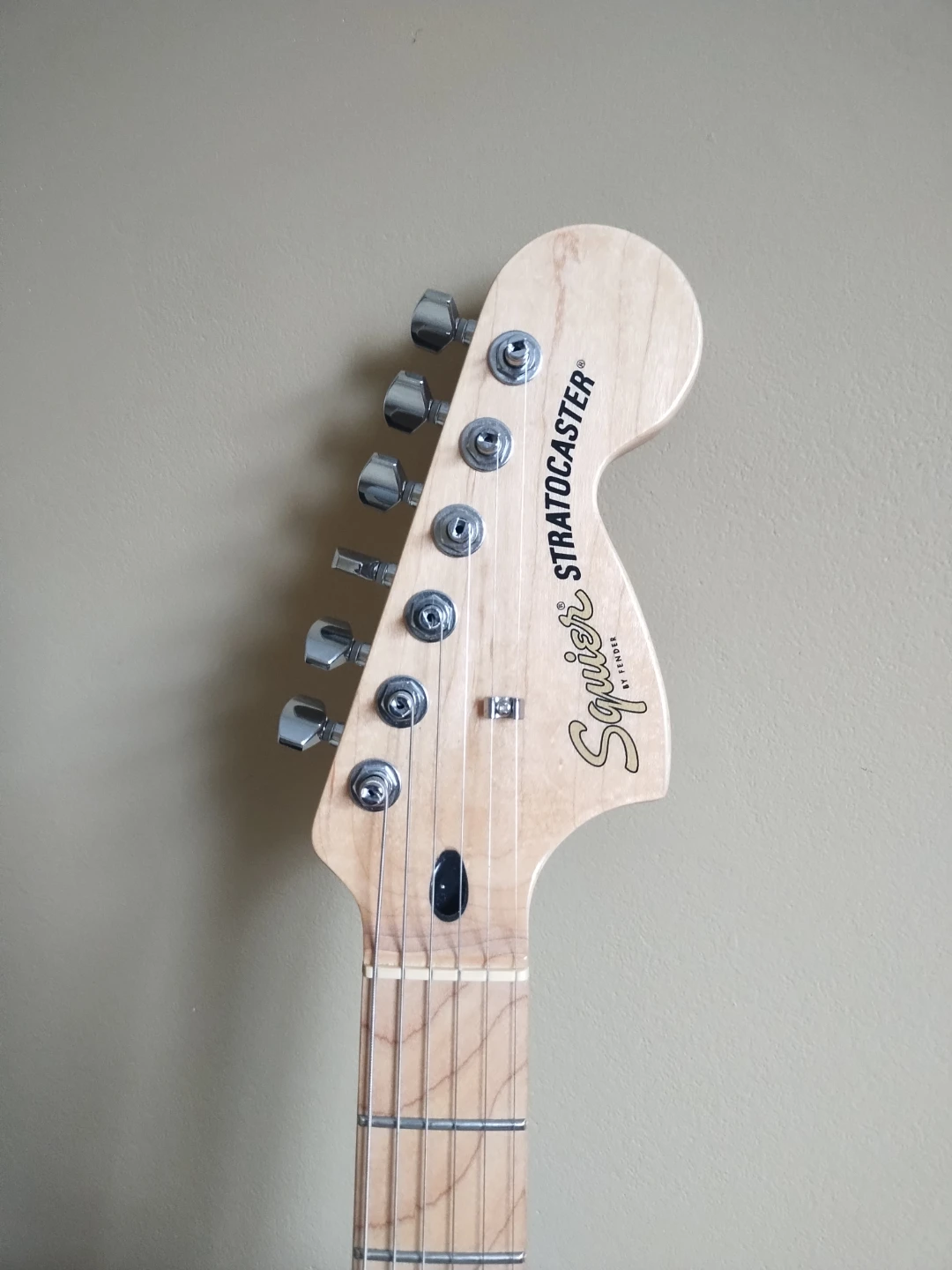Squire Affinity Series HSS guitar and Line 6 spideramp - photo 3
