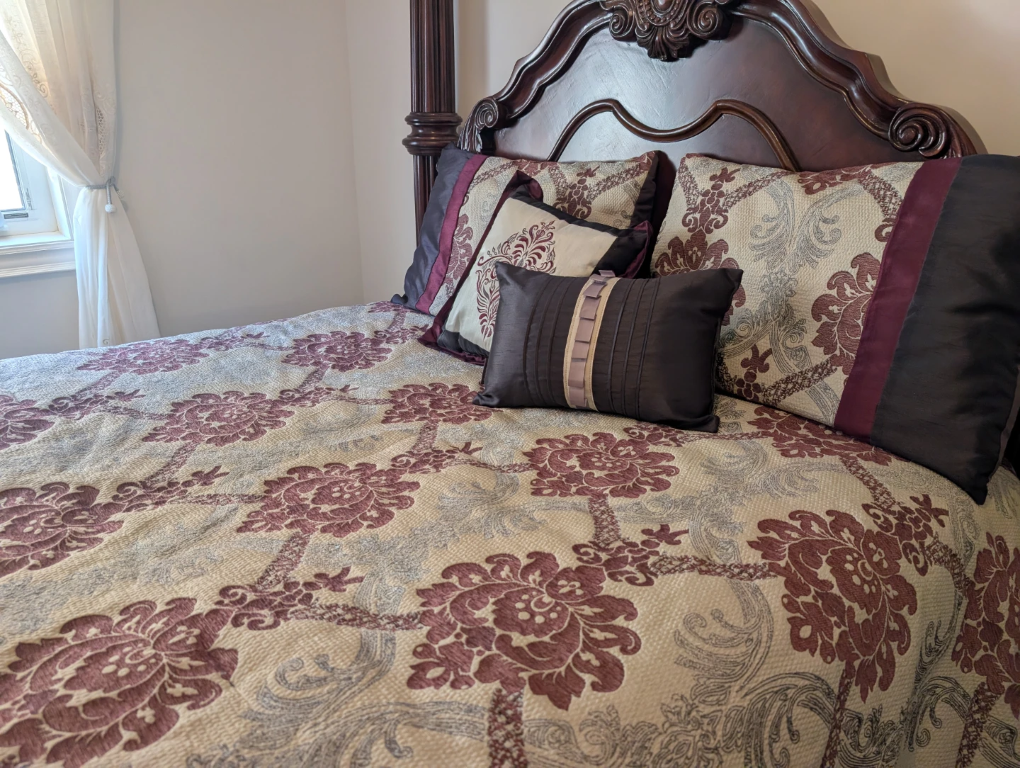 Damask Comforter Set with Accent Pillows - photo 2