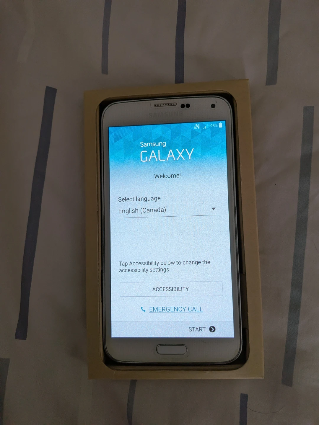 Samsung Galaxy S5 Smartphone White - Original Box & Accessories