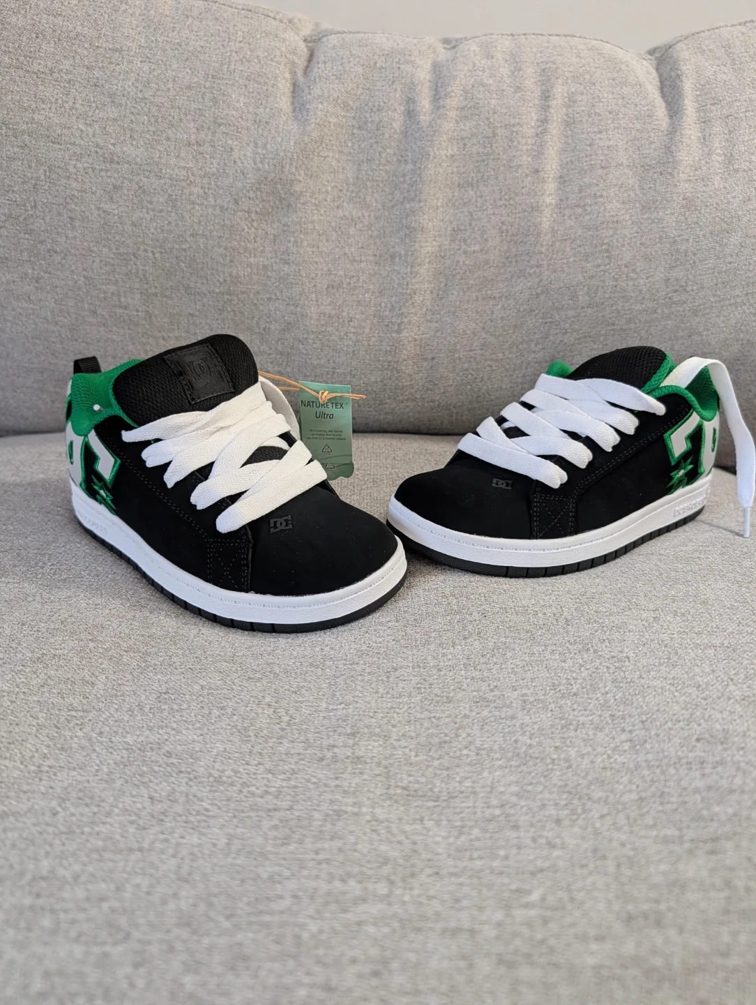DC Shoes Youth Size 3.5 - photo 2