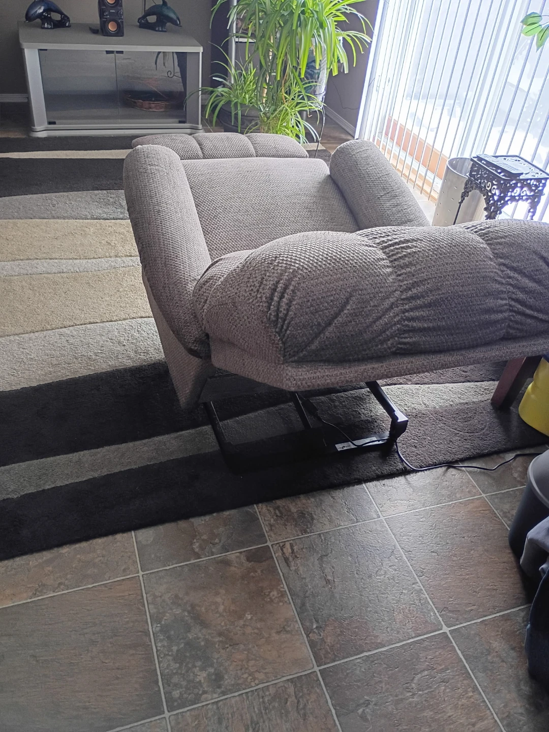 Laz-E-Boy Electric Recliner Chair - Beige - photo 2
