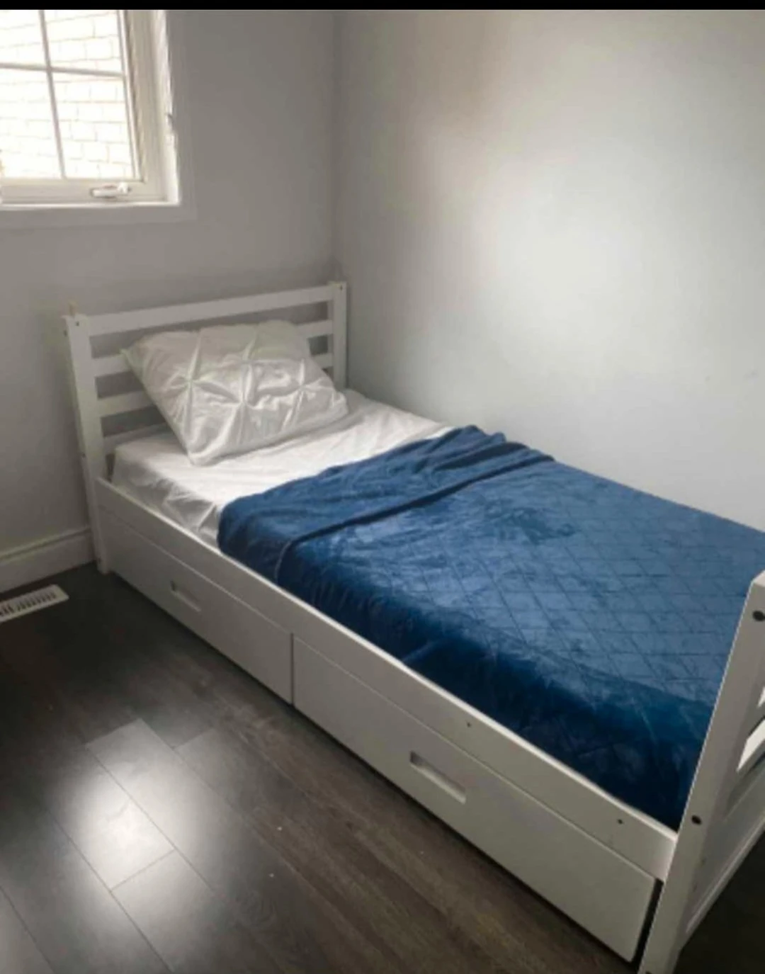 One Furnished Room for Rent in Brampton