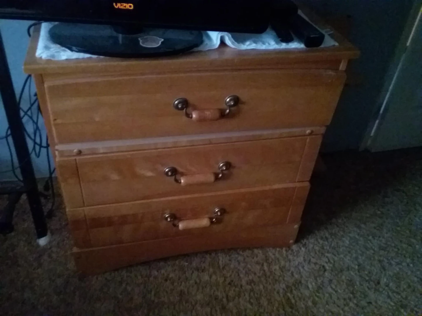 3-Drawer Wooden dresser