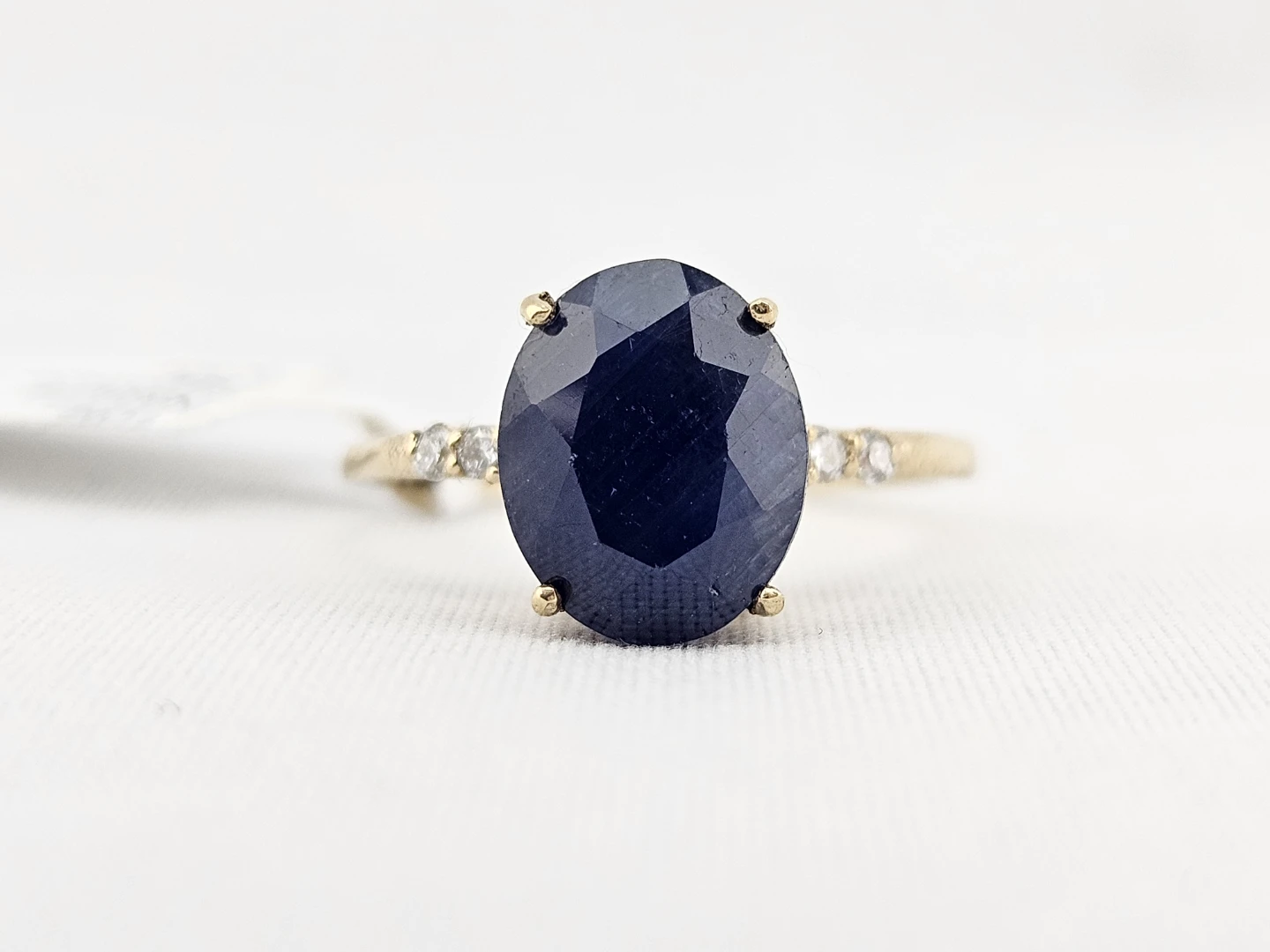 10k Gold Solitaire Ring with 3.5ct Natural Sapphire