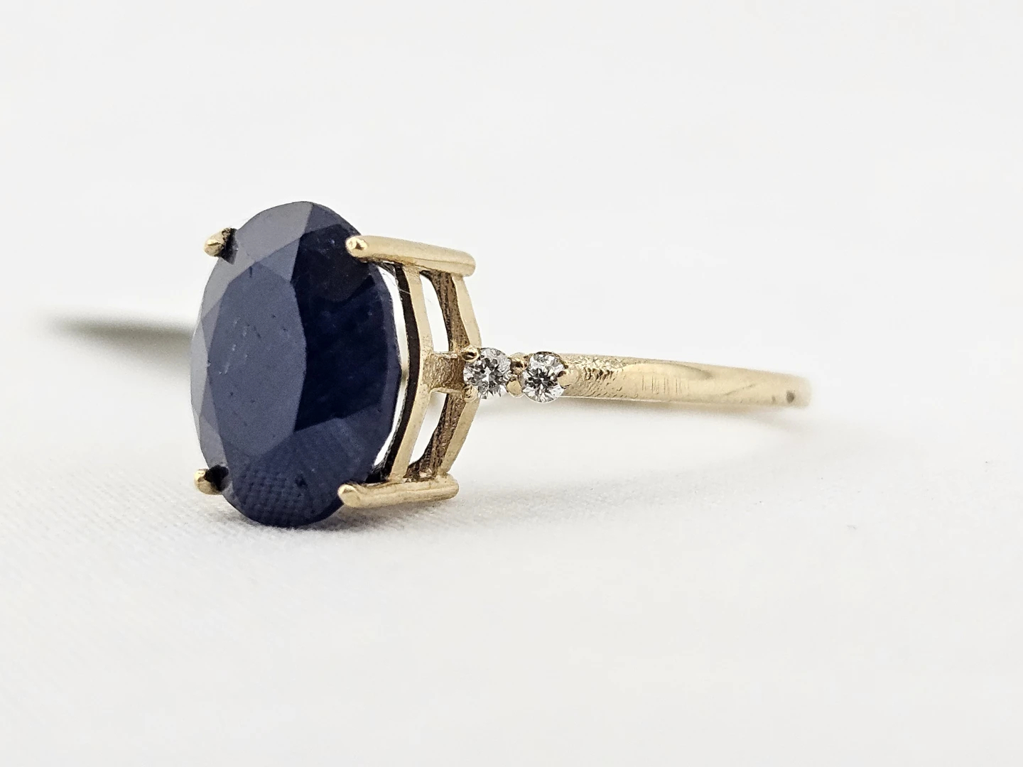 10k Gold Solitaire Ring with 3.5ct Natural Sapphire - photo 2