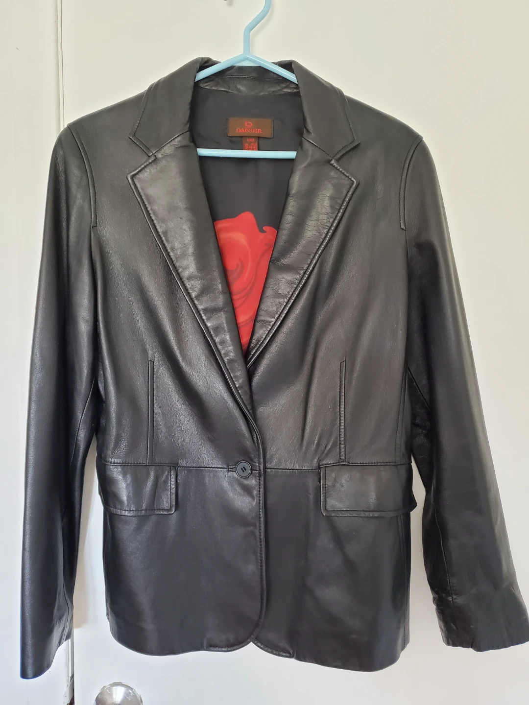 Danier Black Leather Blazer with Rose Print Lining - photo 2