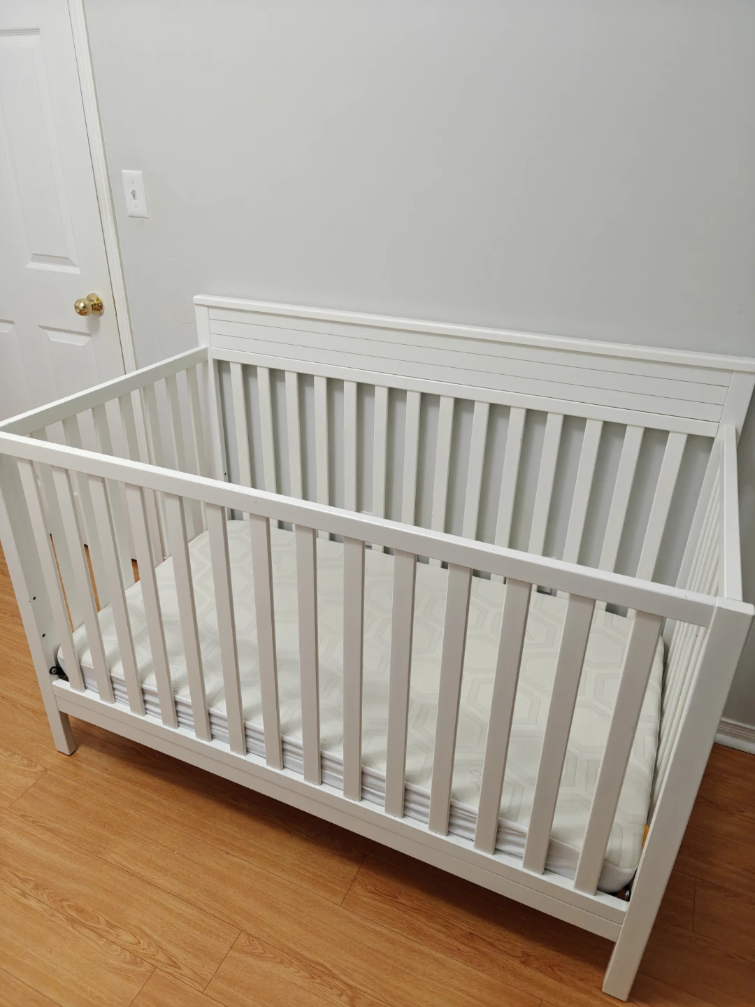 Oxford Baby Skyler Crib with mattress
