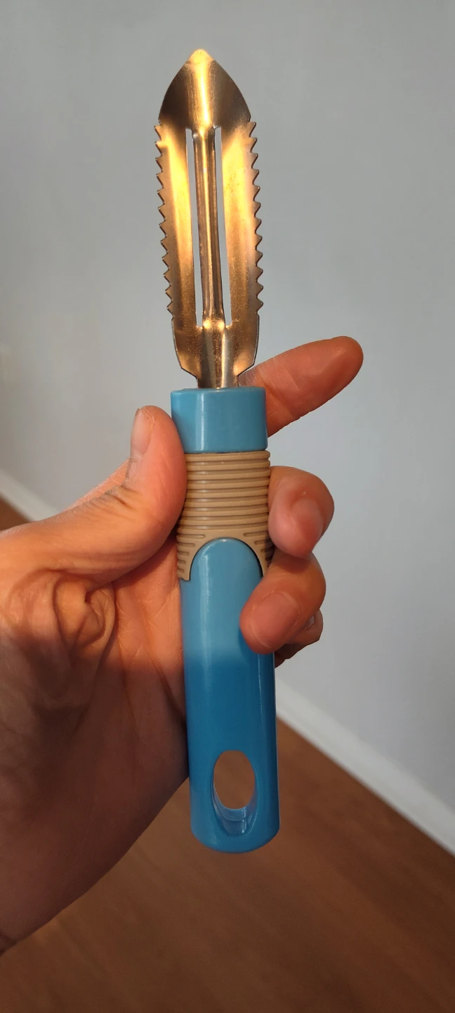 Swivel Vegetable Peeler with Serrated Edge - photo 2