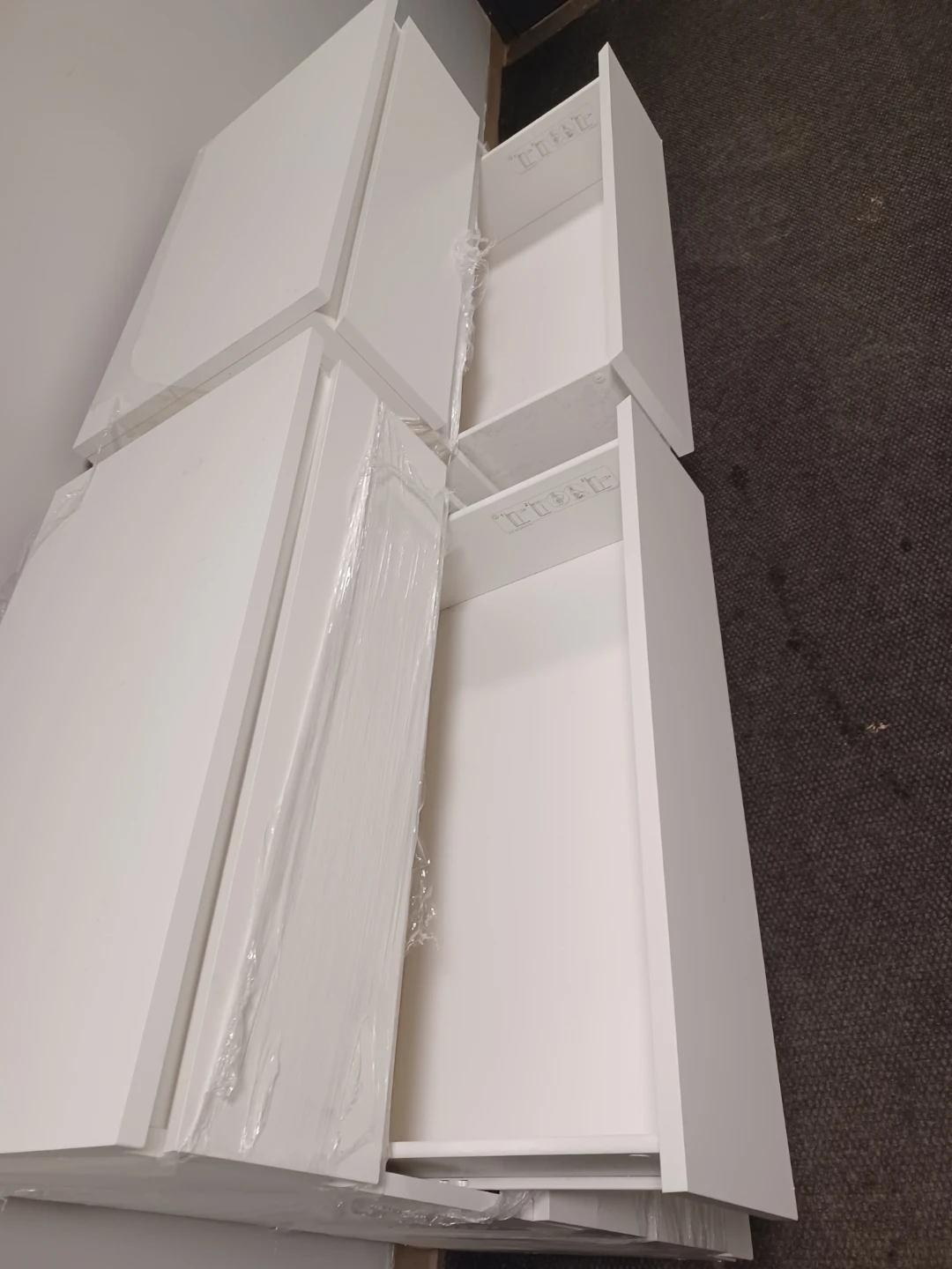 Two white chest of drawers - photo 5
