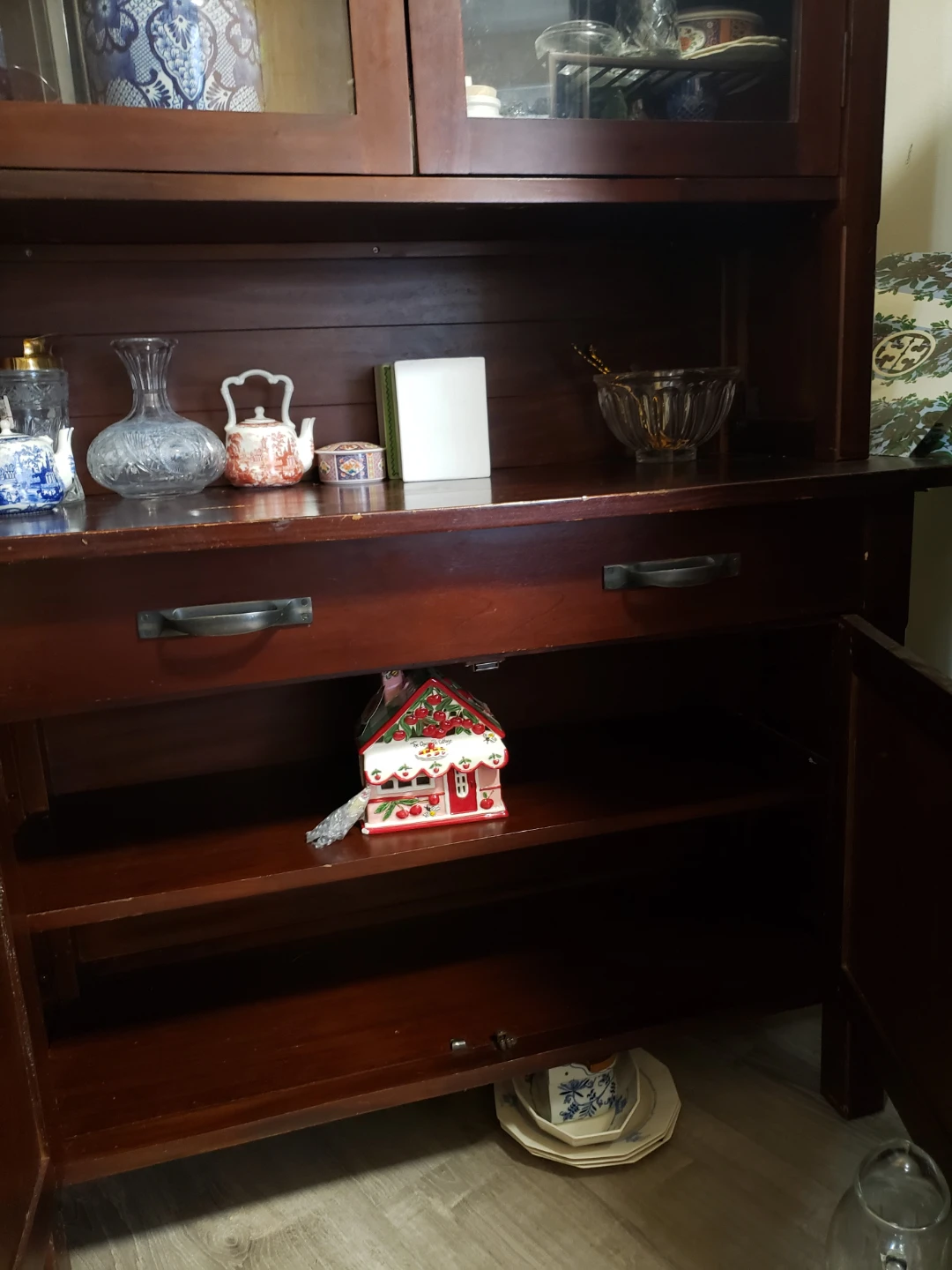 Crate & Barrel Buffet Hutch 2 piece - photo 3