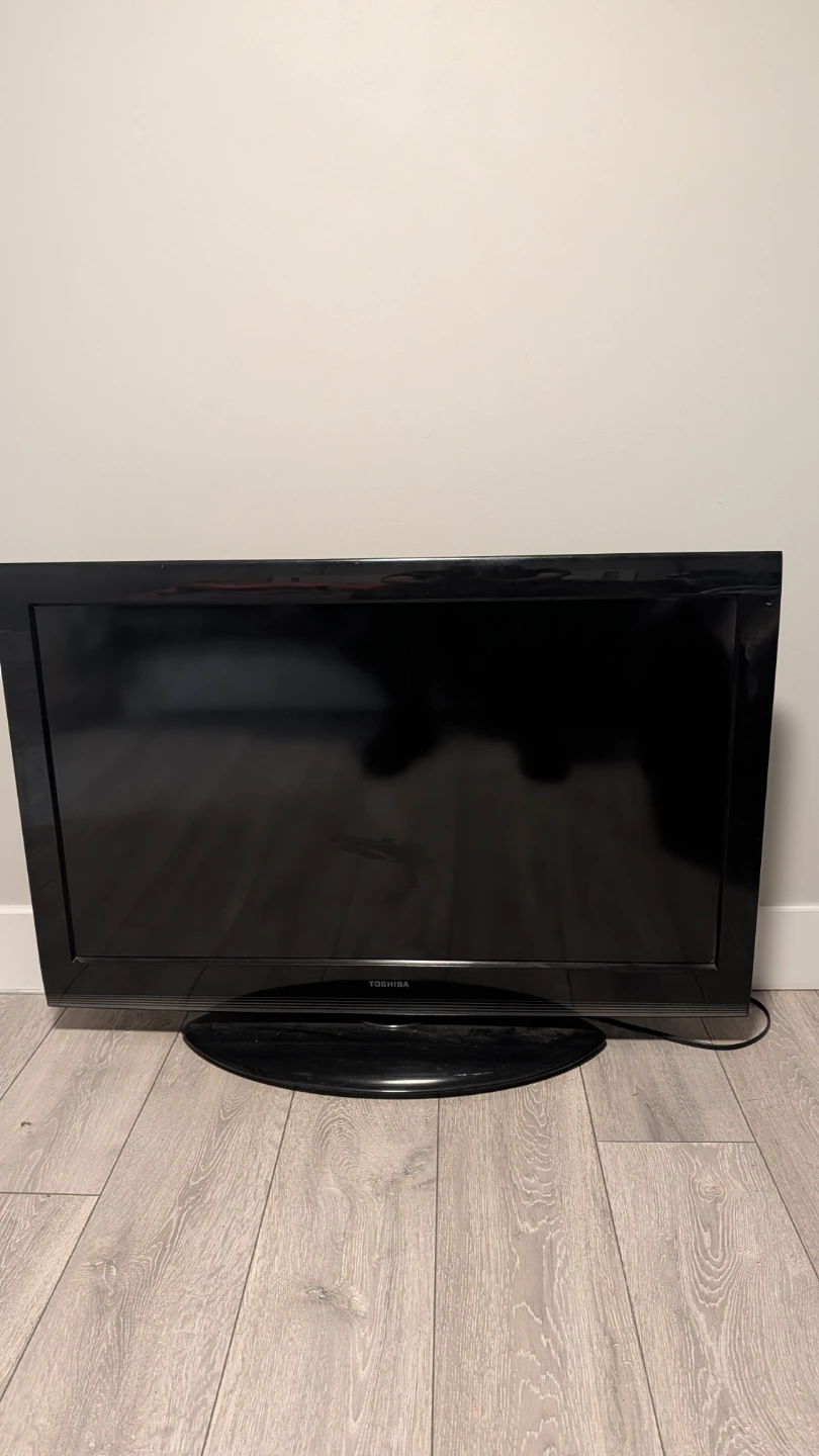 Toshiba 40" TV - photo 2
