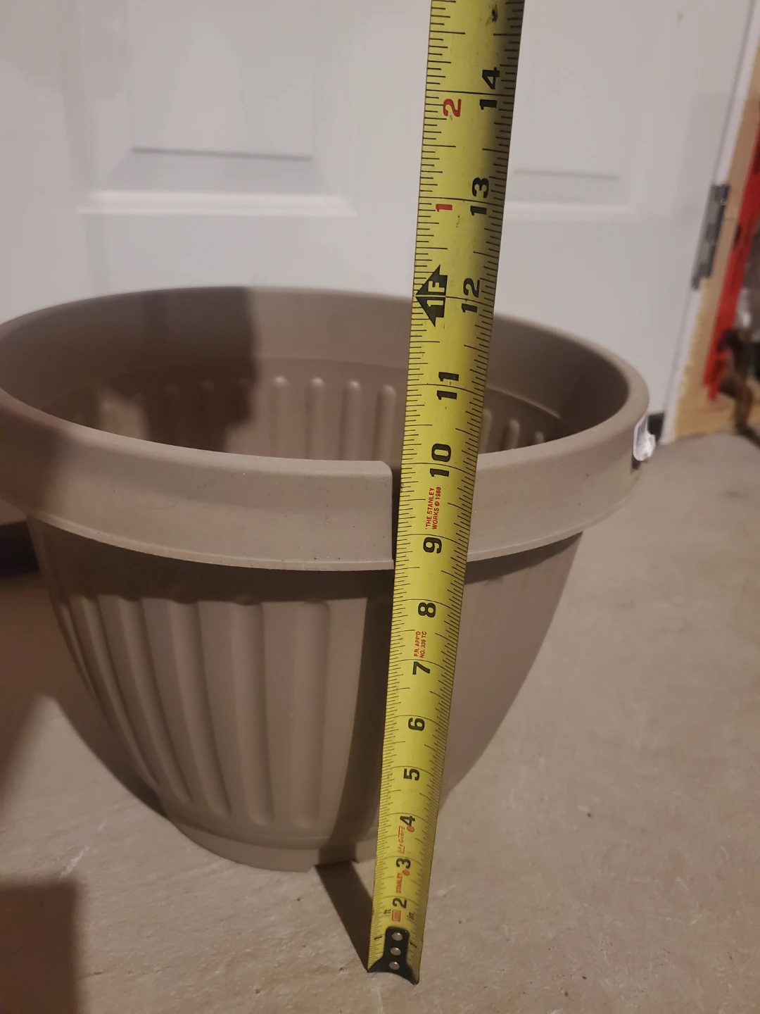 Tan Plastic Planters - 12 and 8 inch Diameter (Set of 18) - photo 2