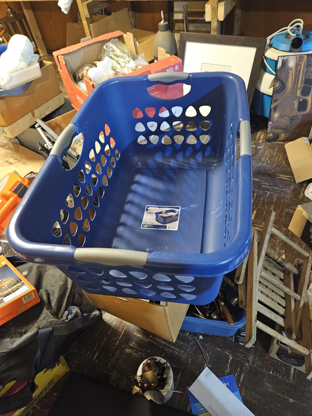 Sterilite Ultra Laundry Basket - photo 2
