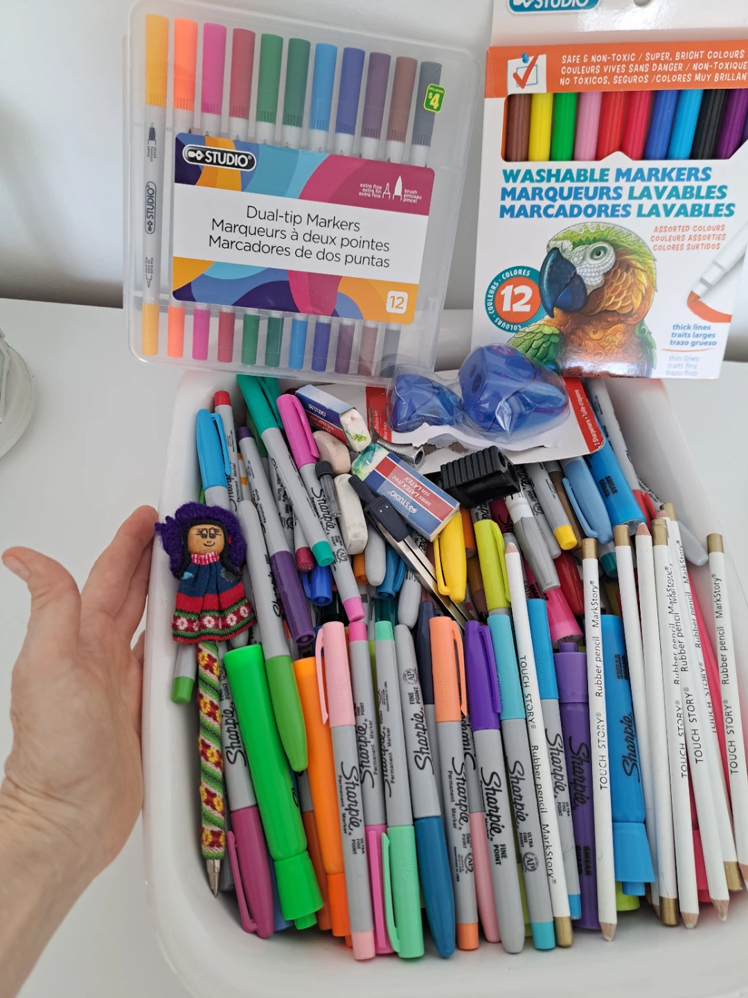 Sharpie newly opened.3 drawing books included - photo 5