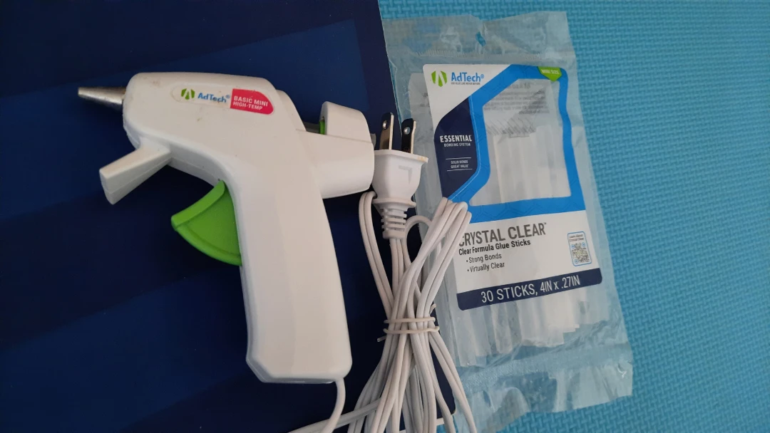 AdTech Glue Gun & Glue Sticks FREE New notebook, glitter & paint - photo 2
