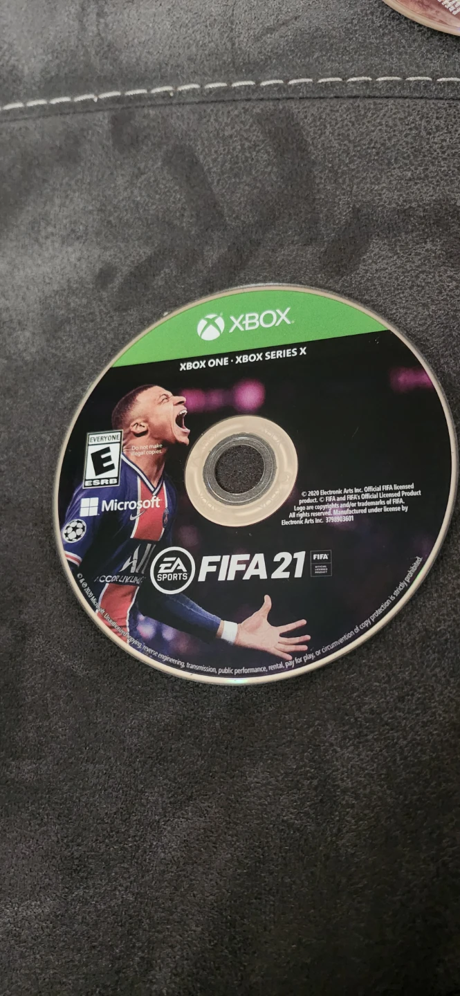 Xbox One Grand Theft Auto V & FIFA 21... - photo 4