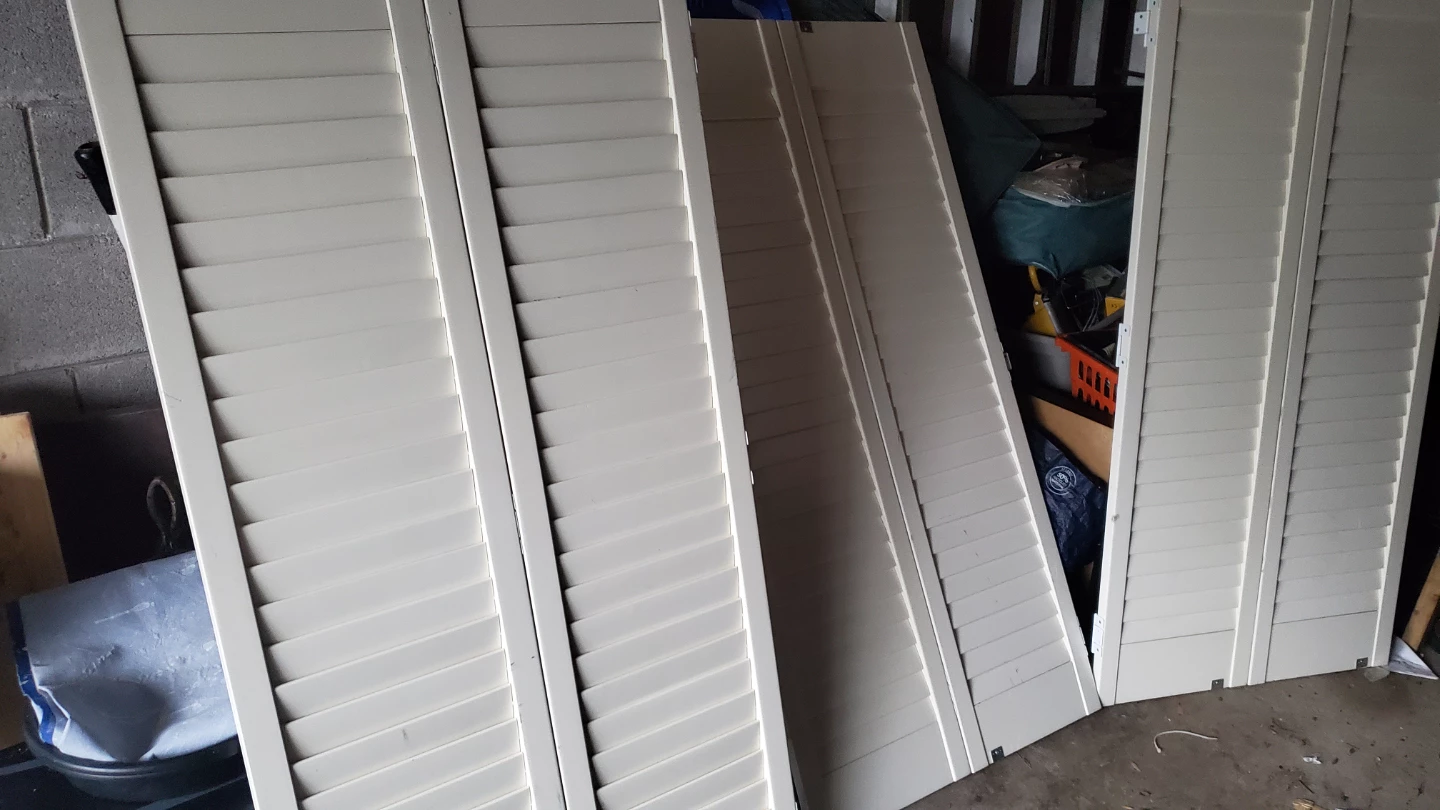 Pair of Bi-Fold Louvered Doors - photo 2