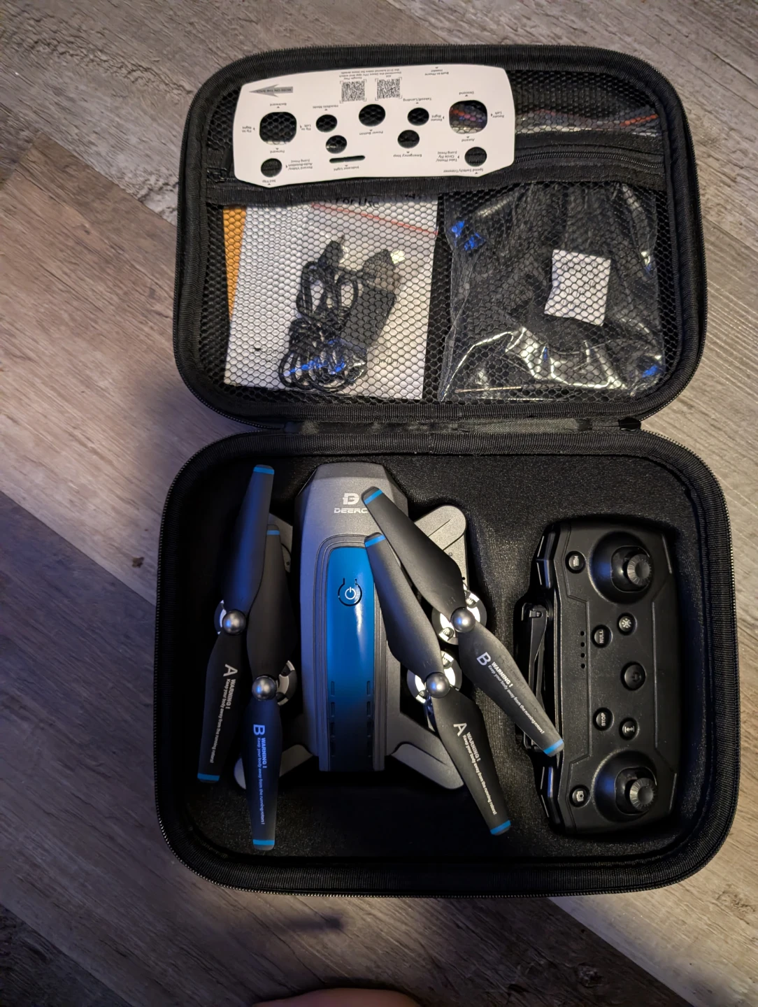 DEERC D10 Drone with Controller and Accessories  brand new - photo 2