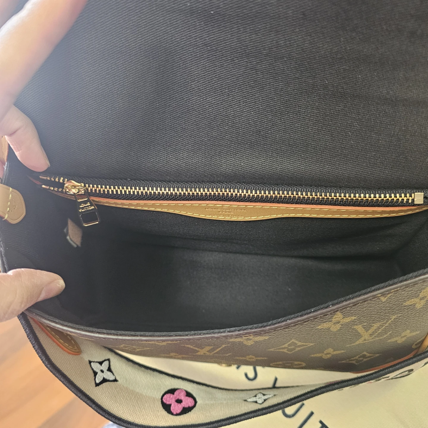 Louis Vuitton Monogram Canvas Shoulder Bag - photo 3