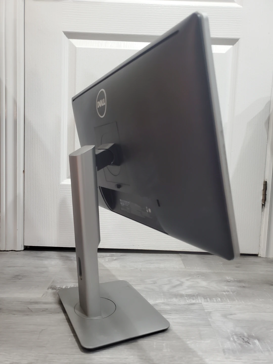 Dell P2314Ht 23-inch Flat Panel Monitor - photo 3