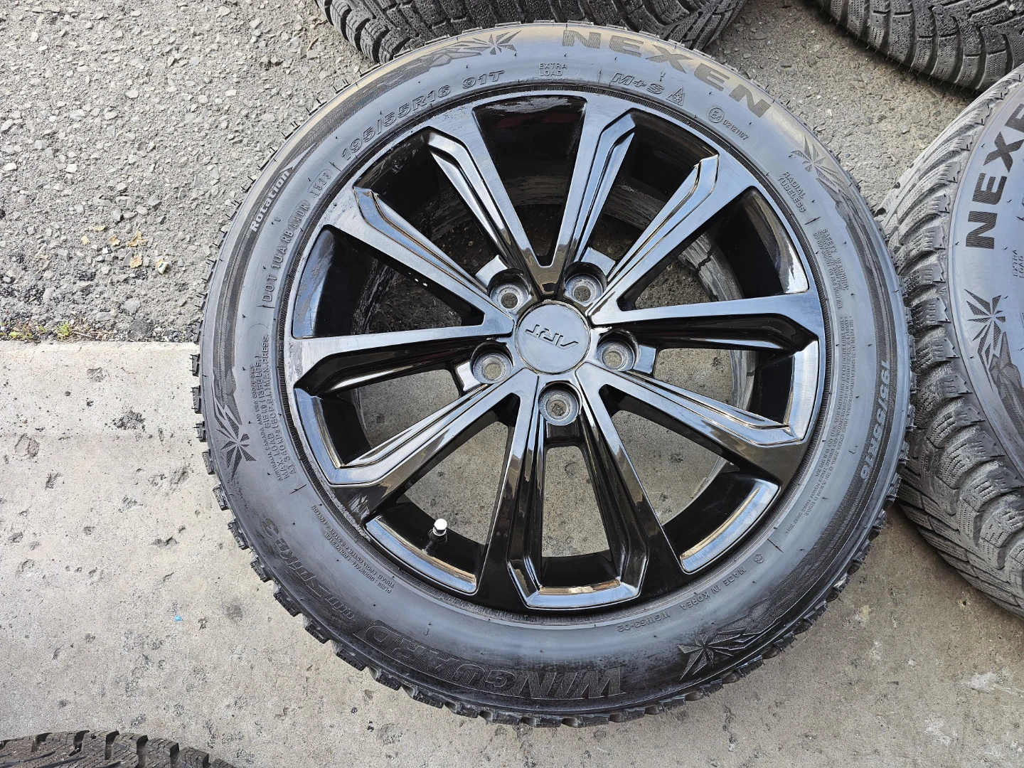 MINI COOPER WINTER TIRES ON ALLOY RIMS 195/55 R16