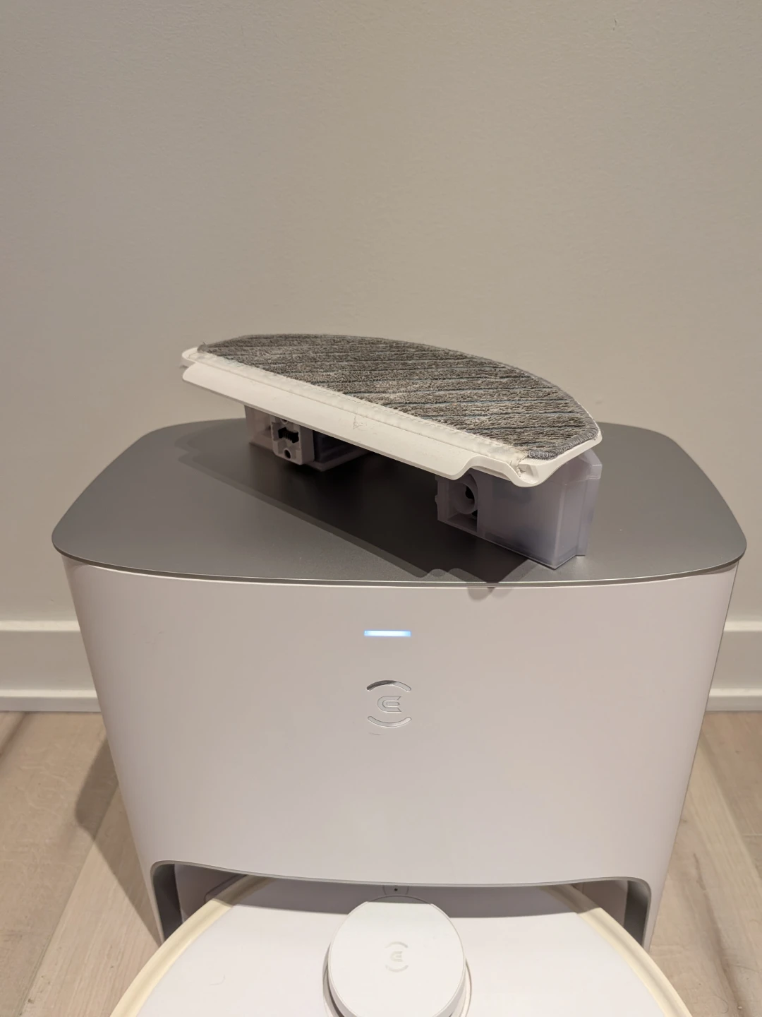 Ecovacs Deebot T10 Plus Vacuum - photo 4