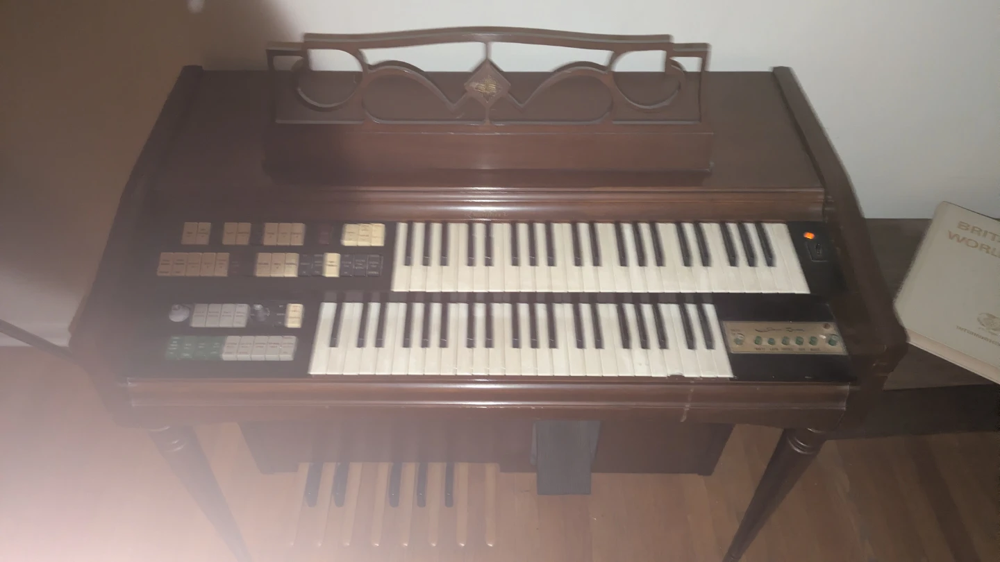 Wurlitzer Console Organ with Bench - photo 3