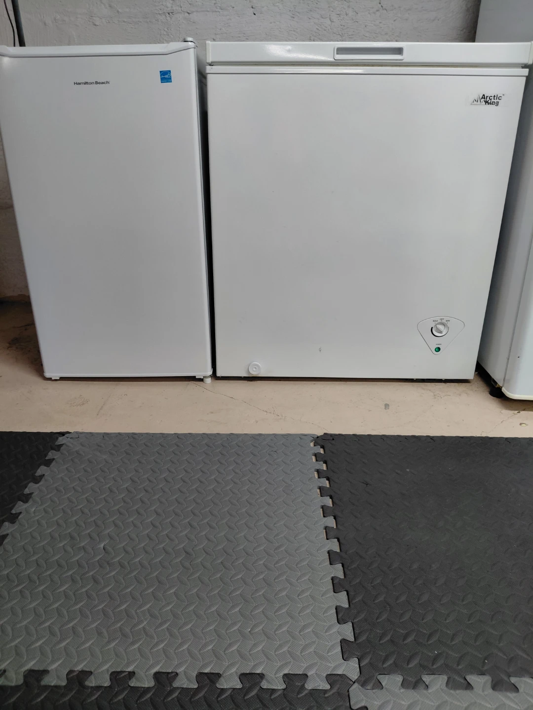 Hamilton Beach Mini Fridge - photo 2
