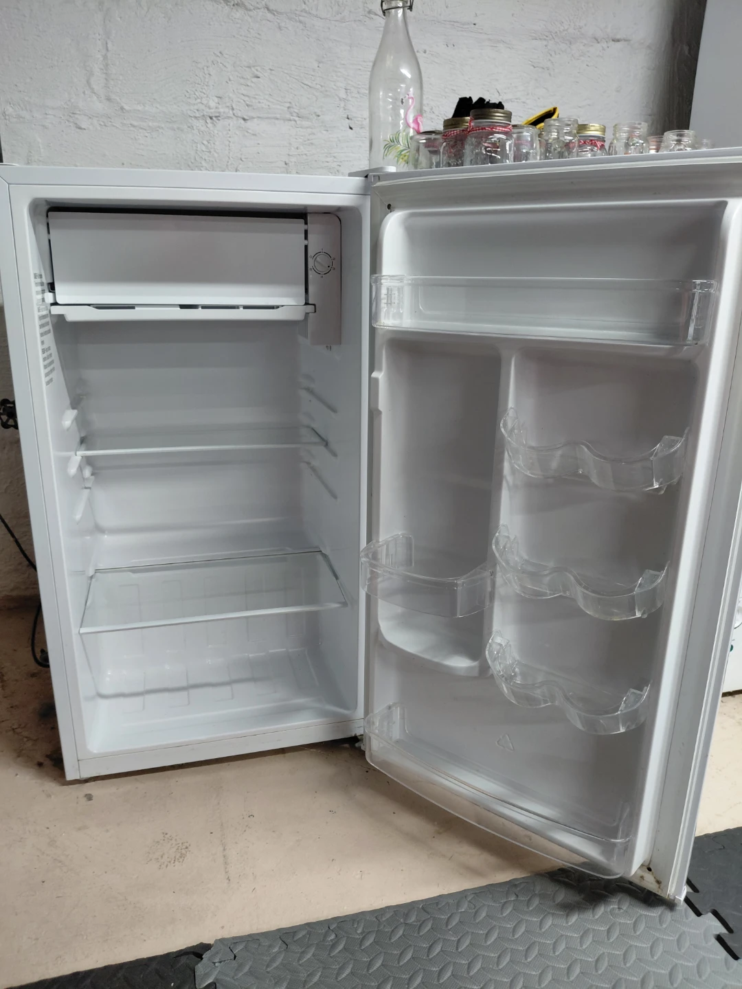 Hamilton Beach Mini Fridge - photo 3