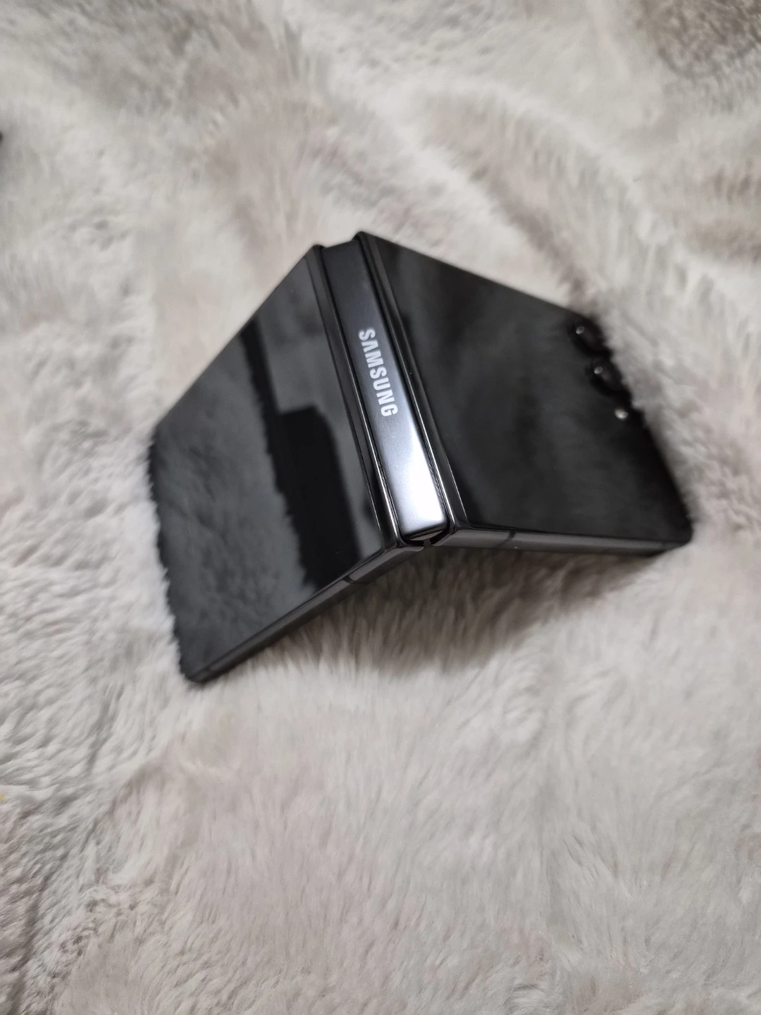 Samsung Galaxy Z Flip5 Foldable Phone - Graphite - photo 5