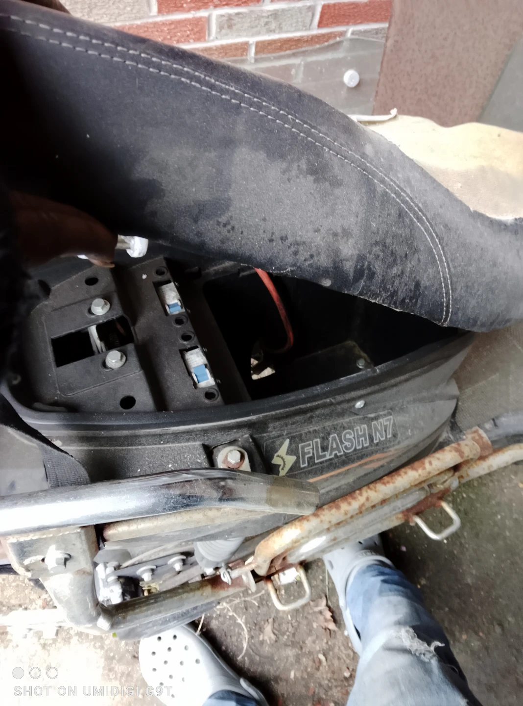 Black Scooter - Needs Repair - photo 5