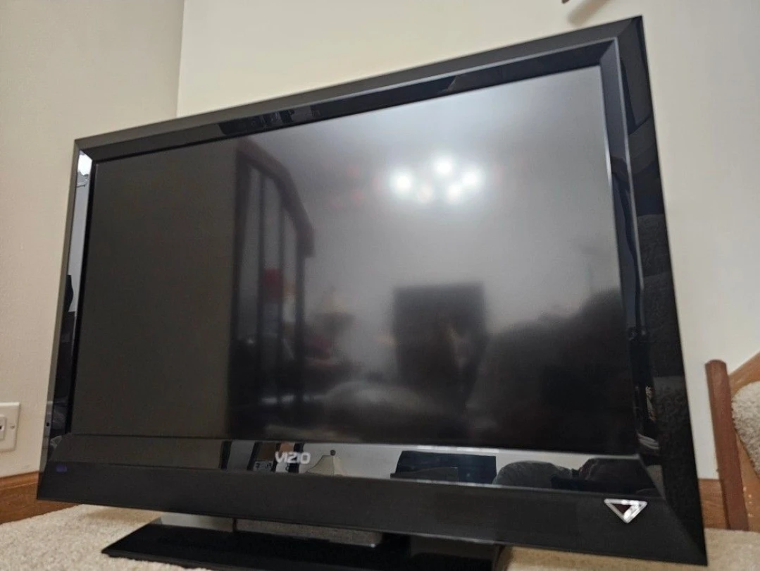 Vizio 32" LCD t.v.