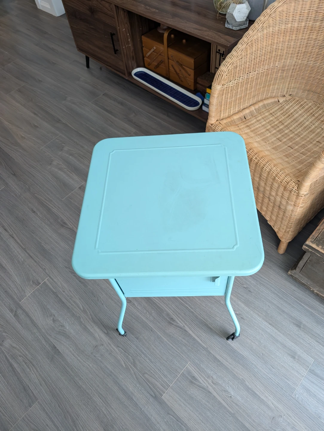 Ikea Vettre Light mint green Metal Side Table with Wheels - photo 2